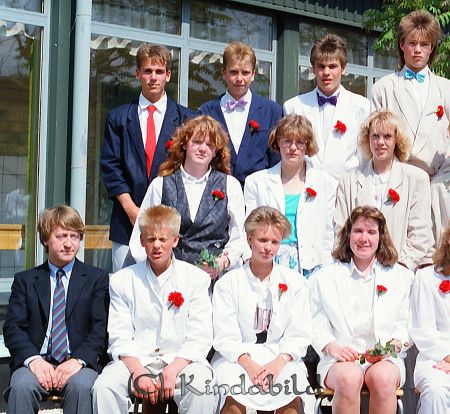 Värgårdsskolan Klass 9 Avslutning Kisa
raja
Klassfoto

raja
Främre raden till vänster läraren Kjell Lernedal 
Källa: Gerd Pettersson 

Nyckelord: Värgårdsskolan Kisa