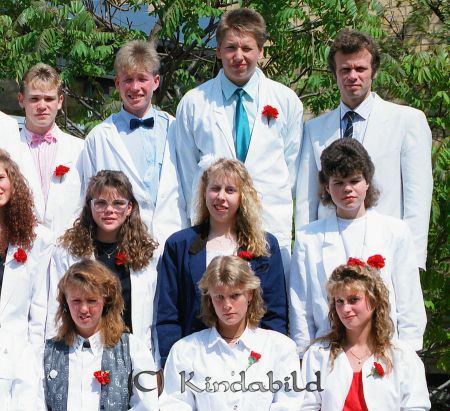Värgårdsskolan Klass 9 Avslutning Kisa
raja
Klassfoto

raja
Bakre raden från höger läraren Kenneth Salomonsson, Mats Mankinen, Jörgen Larsson, Ralf Gustafsson. 
Källa: Gerd Pettersson 

Nyckelord: Värgårdsskolan Kisa
