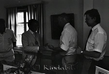 Kisa Rotary Bygdegården
raja
Presidentskifte i Rotaryklubben

NN Karl-Erik Eveland och Lars Lennartsson John-Evert Nyman
Nyckelord: Bygdegården Kisa
