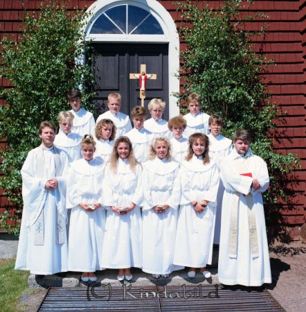 Sommarkonfirmation Tidersrum Kyrka Söderberg + Diakon
raja
Konfirmationsfoto
Nyckelord: Tidersrum Söderberg