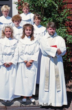Sommarkonfirmation Tidersrum Kyrka Söderberg + Diakon
raja
Konfirmationsfoto
Nyckelord: Tidersrum Söderberg