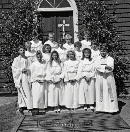 Sommarkonfirmation Tidersrum Kyrka Söderberg + Diakon
raja
Konfirmationsfoto
Nyckelord: Tidersrum Söderberg