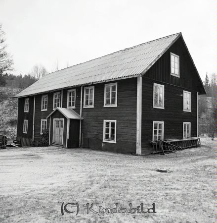 Sockenbokskommitten Göte Lindqvist
raja
Foto på ett hus  
Nyckelord: Lindqvist Kisa