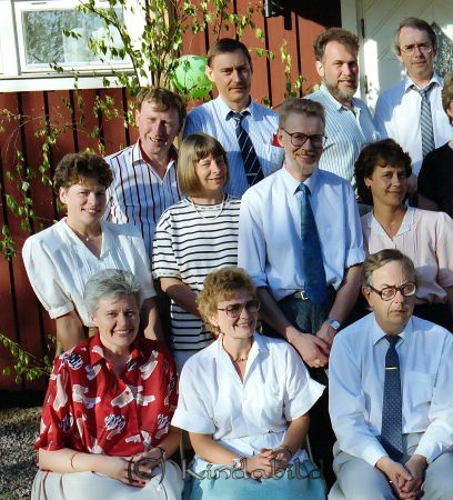 Realskolejubileum Lotorps Sportstuga Ljungsbro
raja
Klassfoto
gepe
Första raden t v läraren Henrik Sommarin
Andra raden t v Margareta Karlsson Tjustad, Else-Marie Borg f Bönner, NN och Majken Gustavsson f Andersson
Källa: Studiegruppen hembygdsgården
Nyckelord: Lotorps