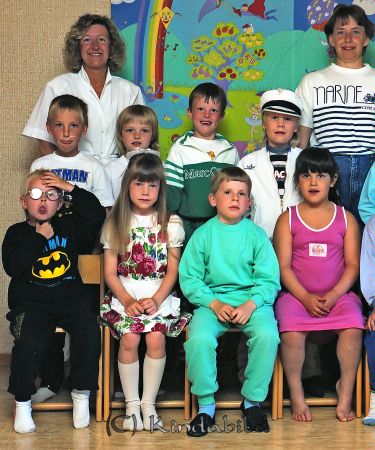 Singelbergets Förskola Kisa
raja
Klassfoto

raja
Till vänster förskollärare Evy Falebrant. 
Källa: Gerd Pettersson

Nyckelord: Singelberget Kisa