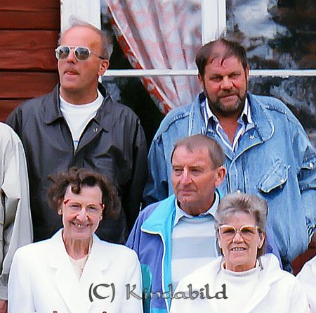Norrhult Skola Lindberg Kisa
raja
skoljubileum

Närmast kameran t.h. Alice Tollemark

raja
�?vre raden till höger Göran Bexell, Kisa 
Källa: Gerd Pettersson
gepe
�?vre raden fr vänster Sven Karlsson från Horva.
Mellan raderna Stig Johansson från Söderhult
Källa: Studiegruppen hembygdsgården

Nyckelord: Lindberg Kisa