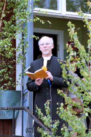 Hemvändardag i Tidersrum
raja
Prästen håller tal

raja
Åke Löfgren 
Källa: Gerd Pettersson

Nyckelord: Hemvändardag Tidersrum