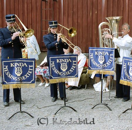 Hemvändardag i Tidersrum
raja
Orkestern spelar upp

raja
Fr vänster Göran Ohlsson, Jörgen Ohlsson 
Källa: Gerd Pettersson

Nyckelord: Hemvändardag Tidersrum