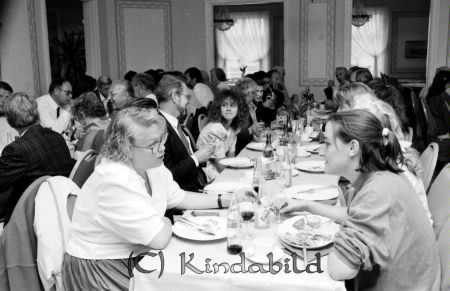 Rotary Internationella studenter Rally Hotell Linköping
raja
Lunch med Rotarymedlemmar och Studenter

Lunchmöte på det så kallade �?stgötalägret med studenter från Europa endast kvinnliga och en från varje land.
Källa: Pär Kronström 
Nyckelord: Rally Hotell Linköping