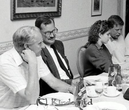Rotary Internationella studenter Rally Hotell Linköping
raja
Lunch med Rotarymedlemmar och Studenter

Lunchmöte på det så kallade Östgötalägret med studenter från Europa endast kvinnliga och en från varje land.
Källa: Pär Kronström 

raja
Fr vänster Åke Svensson, Kisa 
Källa: Gerd Pettersson

Nyckelord: Rally Hotell Linköping