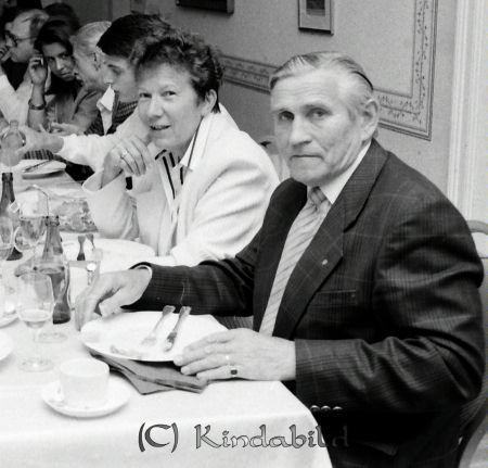 Rotary Internationella studenter Rally Hotell Linköping
raja
Lunch med Rotarymedlemmar och Studenter

Lunchmöte på det så kallade �?stgötalägret med studenter från Europa endast kvinnliga och en från varje land.
Källa: Pär Kronström 
Nyckelord: Rally Hotell Linköping