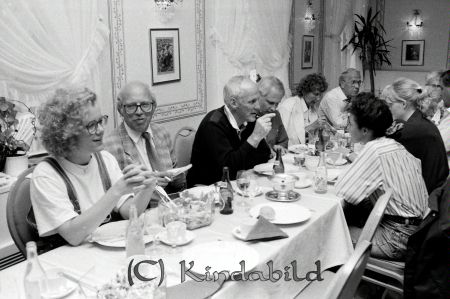 Rotary Internationella studenter Rally Hotell Linköping
raja
Lunch med Rotarymedlemmar och Studenter

Lunchmöte på det så kallade �?stgötalägret med studenter från Europa endast kvinnliga och en från varje land.
Källa: Pär Kronström 
Nyckelord: Rally Hotell Linköping