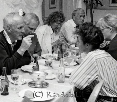 Rotary Internationella studenter Rally Hotell Linköping
raja
Lunch med Rotarymedlemmar och Studenter

Lunchmöte på det så kallade �?stgötalägret med studenter från Europa endast kvinnliga och en från varje land.
Källa: Pär Kronström 
Nyckelord: Rally Hotell Linköping