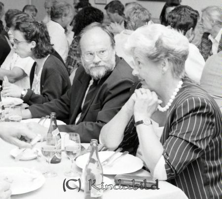 Rotary Internationella studenter Rally Hotell Linköping
raja
Lunch med Rotarymedlemmar och Studenter

Lunchmöte på det så kallade �?stgötalägret med studenter från Europa endast kvinnliga och en från varje land.
Källa: Pär Kronström 
Nyckelord: Rally Hotell Linköping