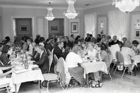 Rotary Internationella studenter Rally Hotell Linköping
raja
Lunch med Rotarymedlemmar och Studenter

Lunchmöte på det så kallade �?stgötalägret med studenter från Europa endast kvinnliga och en från varje land.
Källa: Pär Kronström 
Nyckelord: Rally Hotell Linköping