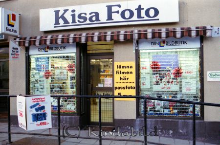 Galler för fönster
raja
Inbrottsskyddade skyltfönster 
Nyckelord: Fotoaffär Kisa