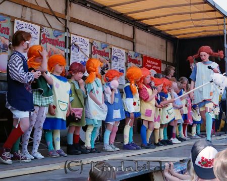 Kise-Marken
raja
Pippi-Långstrumps kopior på scen 
Nyckelord: Rosander Kisa