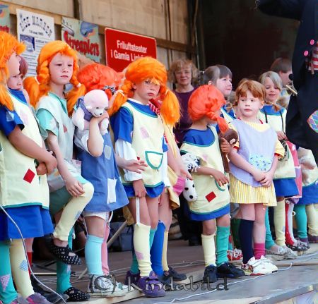 Kise-Marken
raja
Pippi-Långstrumps kopior på scen 
Nyckelord: Rosander Kisa