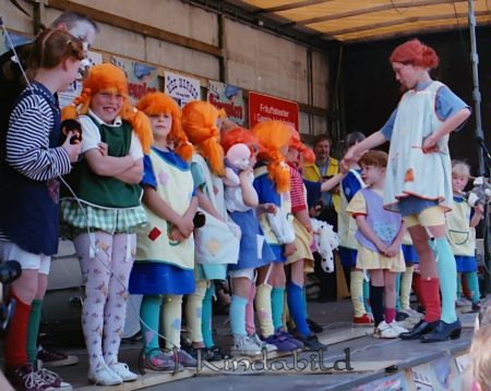 Kise-Marken
raja
Pippi-Långstrumps kopior på scen 
Nyckelord: Rosander Kisa