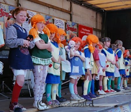 Kise-Marken
raja
Pippi-Långstrumps kopior på scen 
Nyckelord: Rosander Kisa