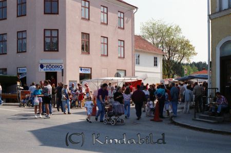 Kise-Marken
raja
Marknadstånden på gamla Vimmerbyvägen 
Nyckelord: Rosander Kisa