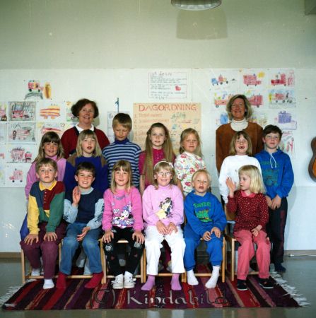 Kulla Förskola Gamla Eksjövägen Kisa
raja
Skolfoto

raja
Lärare till vänster Ulla Söderbäck och till höger Evy Falebrabt 
Källa: Gerd Pettersson

Nyckelord: Kulla Kisa