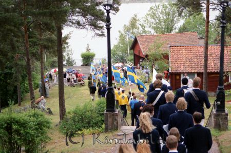 Svenska Flaggans Dag Bygdegården
raja
Fanborgen och musikkåren på väg ned mot dansbanan
Nyckelord: Bygdegården Kisa