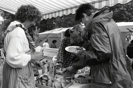 Rotary Kisa
pim

�?stgötalägret 3 augusti 1993, Hos Leif Börlinger på Thomestorp
frv. Asta Sandberg samt deltagare från Europa
Nyckelord: Rotary Kisa