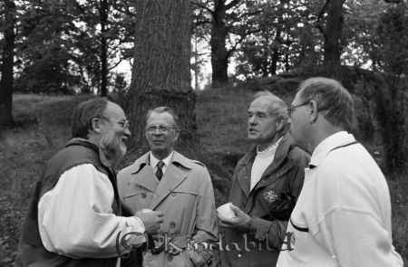 Rotary Kisa
pim

Östgötalägret 3 augusti 1993 hos Leif Börlinger på Thomestorp
frv. Björn Törnqvist, Arne Nilsson, Åke Hultenius, Sigvard Olsson
Nyckelord: Rotary Kisa