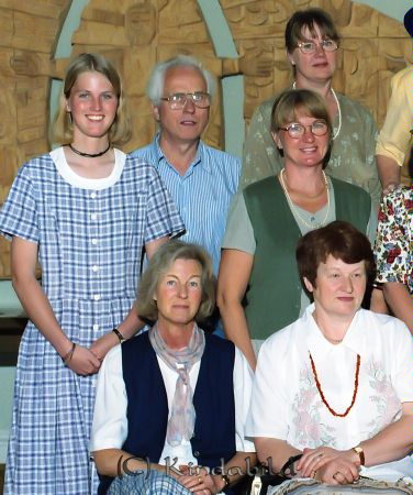 Lärargrupp Stjärnebo - Bäck
raja
Lärarkåren på låg och mellanstadiet

raja
Främre raden till höger Inger Nilsson och till vänster? Andersson kökspersonal.
Mellersta raden vaktmästare Bertil Johansson. 
Källa: Gerd Pettersson

Nyckelord: Stjärnebo - Bäck Kisa