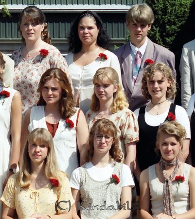 Grupper 9:or 4 Klasser -95
raja
Klassfoto

Bakre raden f.v. Sandra Holgersson Sofie Lindholm
Mellanraden f.v. Yvonne Johansson, gift Keller har två barn och bor i Linköping. NN Maria Hill
Närmast kameran f.v. NN NN Angelika Holm 
Nyckelord: Värgårdsskolan Kisa