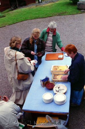 Emigrant och Hembygdsdag Bygdegården
raja
150-årsjubileum utvandringen
Kvinnan med axelväskan Gerd Pettersson

raja
Servering av kalvdans med sylt och grädde. 
Källa: Gerd Pettersson



Nyckelord: Bygdegården Kisa