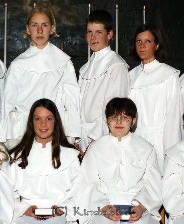 Kisa Kyrka Konfirmation Söderbergs Grupp
raja
Konfirmationsfoto

Första raden f.v. Pernilla Gustavsson 
Nyckelord: Kyrka Kisa