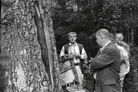 Kisa Biodlarförening Sommarmöte Hos Sigvard Andersson Killingevid
raja
Samling vid ett stort träd
Nyckelord: Kisa Andersson