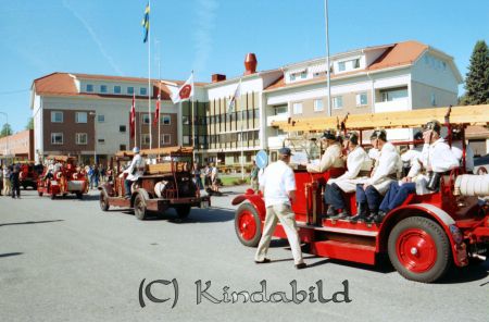 Brandkåren i Kisa 100 år
pim

Brandbilsrally i samband med 100-års firandet, här vid starten på Stora Torget i Kisa
Nyckelord: Brandkåren i Kisa 100 år