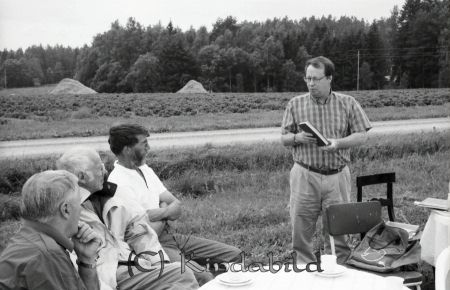 Biodlarföreningen sommarmöte Harg
raja
Möte ute i det gröna

raja
Nr 2-3 från vänster Evert Langvall Årteryd och Örjan Gustavsson Hag och senare Malma. 
Källa: Studiegruppen hembygdsgården 

Nyckelord: Biodlarföreningen Kisa
