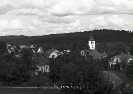 Kindavyer
raja
Bild tagen från Linnéakullen mot Kyrkan och Egnahems området 
Nyckelord: Linnéakullen Kisa