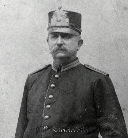 Per Gustaf Granat Kisa
gepe
Man i polisuniform
Polisman Granat Kisa

raja
Detta är Per Gustaf Granat, född i Askeby 25/3 1841, död i Kisa 31/1 1924. Anställd vid polisen i Kisa, vet dock inte i vilken befattning. Skulle tro att bilden är från början av 1900-talet 
Källa: MatsL

Nyckelord: Granat Kisa