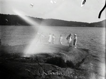 Vid sjö
mayca
På hala klippor.
Nyckelord: Ramstedt Korpklev