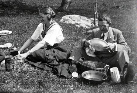 Under Körsbärsträdet
mayca
Ragnhild Lindh håller i kaffekvarnen, men vem diskar?
Nyckelord: Ramstedt Korpklev