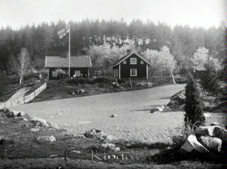 Hagstugan.
mayca 
Flaggan i topp.
Nyckelord: Ramstedt Korpklev