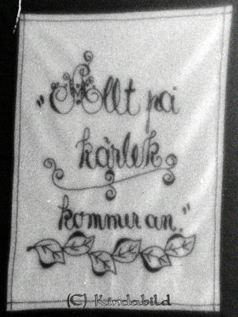 I rummet
mayca
Broderad bonad " Allt på kärlek kommer an"
Nyckelord: Ramstedt Korpklev