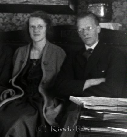 I soffan
mayca
Ragnhild Lindh och Josef Farman.
Nyckelord: Ramstedt Korpklev