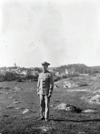 Soldat
mayca
Ensam soldat på berget ovanför Åkerdala.
Nyckelord: Ramstedt Korpklev