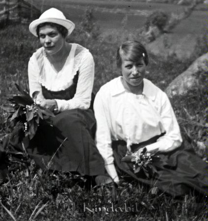 Blomsterflickor
mayca
Axels syster Tekla till höger
Nyckelord: Ramstedt Korpklev