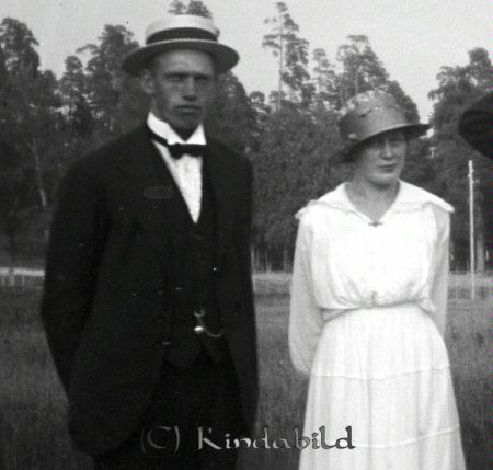 Vagn utan häst.
mayca
Del av bild.
Nyckelord: Ramstedt Korpklev