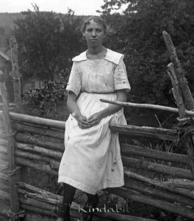 På gärdesgården.
mayca
På gärdesgård gjord med bakade vejor.
Nyckelord: Ramstedt Korpklev