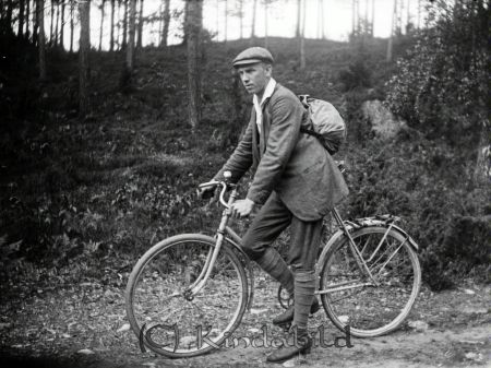 Cyklist
mayca
Axel själv på cykelutflykt med ryggsäck på ryggen.
Nyckelord: Ramstedt Korpklev