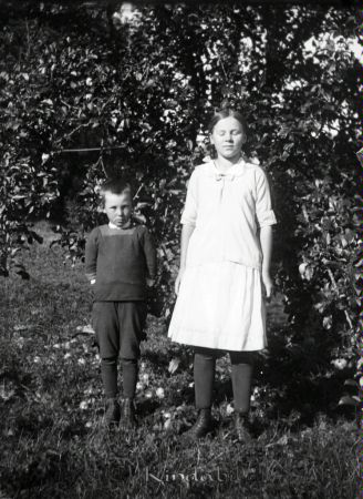 Ola Andersson och Vera
mayca
Deras föräldrar arrenderade en gård i Korpklev. Källa Bema.
Nyckelord: Ramstedt Korpklev