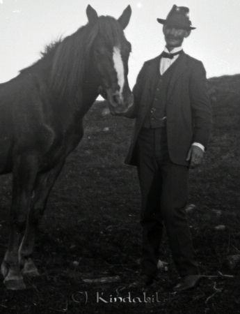 Olo
mayca
Olof Norde´n med sin häst.
Nyckelord: Ramstedt Korpklev